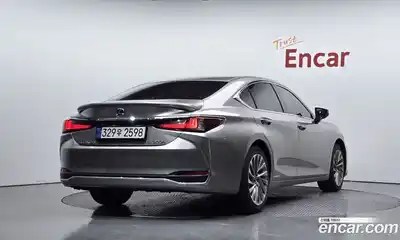 Lexus ES, 2021