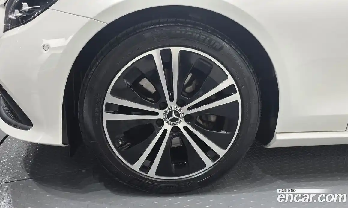 Mercedes-Benz E-Class 2022 2.0 гидро, фото 4