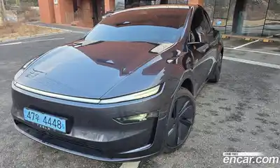Tesla Model Y, 2025