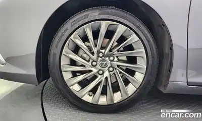 Lexus ES 2019 2.5 гидро в Москве № 766852, миниатюра 5