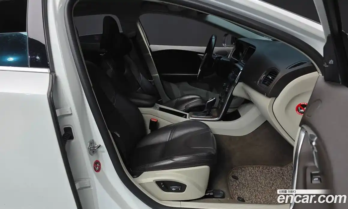 Volvo V40 2016 1.6 гидро в Москве № 802023, фото 11
