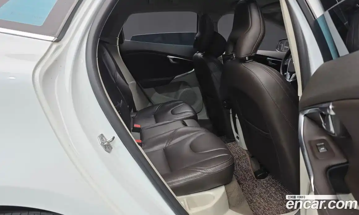 Volvo V40 2016 1.6 гидро в Москве № 802023, фото 12
