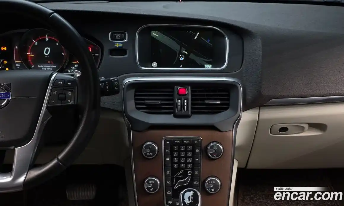 Volvo V40 2016 1.6 гидро в Москве № 802023, фото 14
