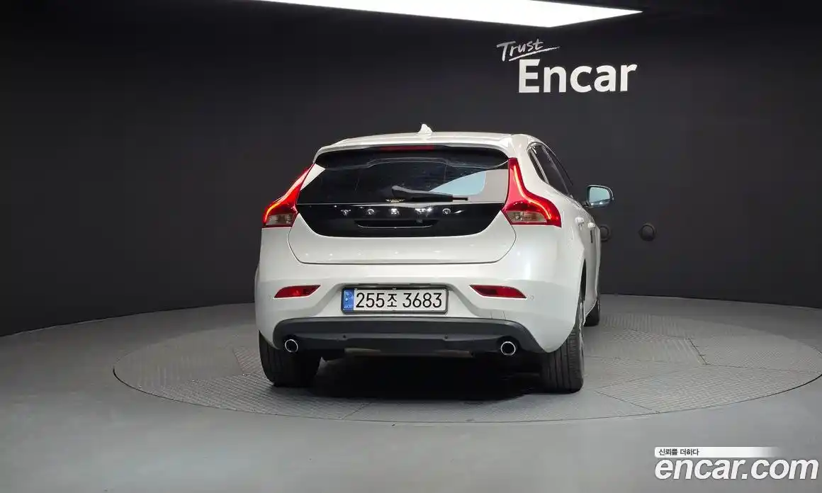 Volvo V40 2016 1.6 гидро в Москве № 802023, фото 4