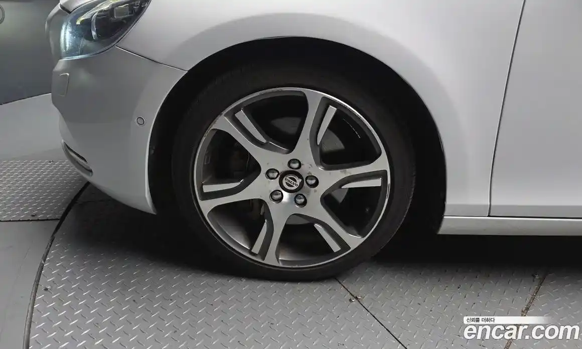 Volvo V40 2016 1.6 гидро в Москве № 802023, фото 5