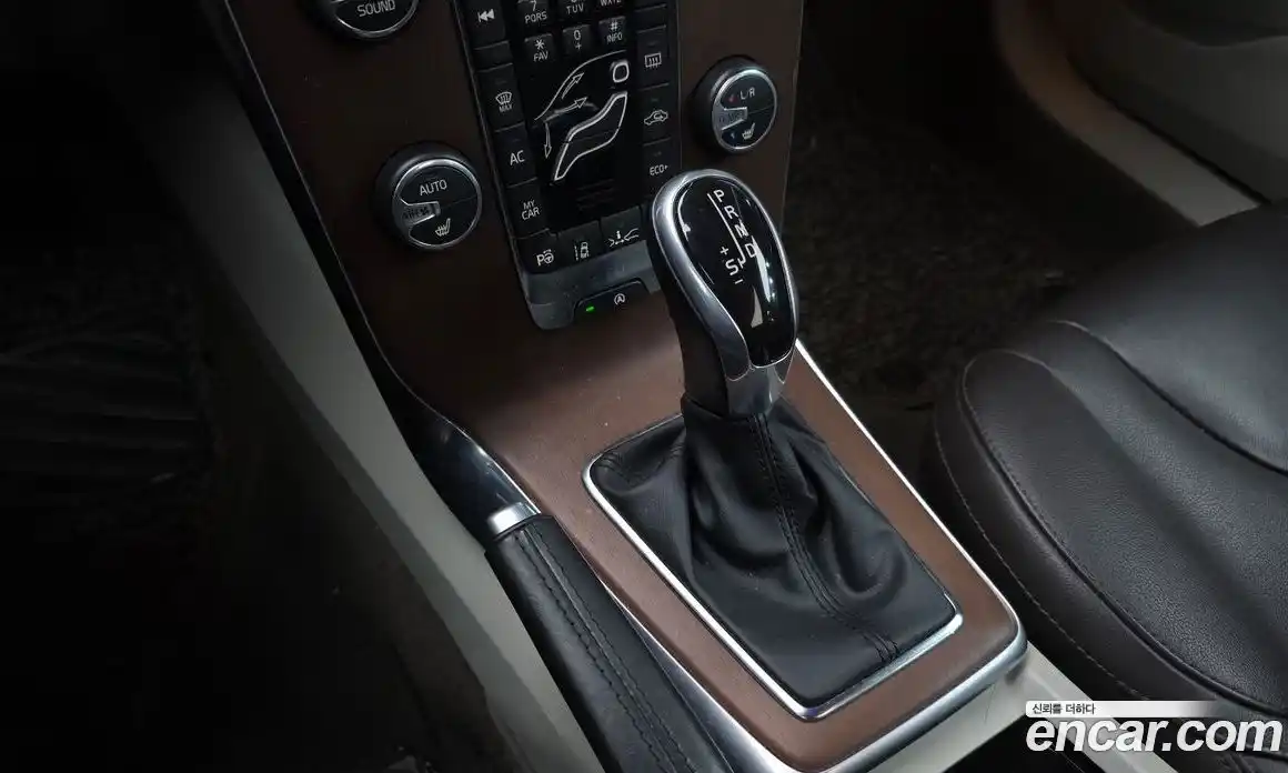Volvo V40 2016 1.6 гидро в Москве № 802023, фото 9