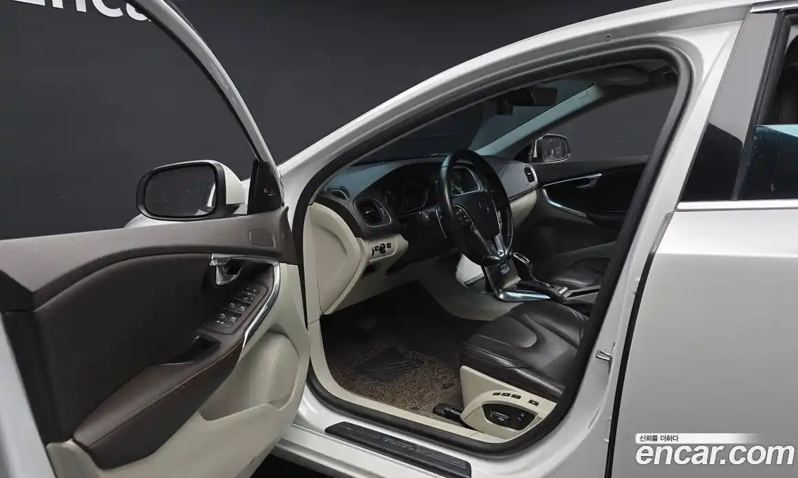Volvo V40 2016 1.6 гидро в Москве № 802023, фото 10