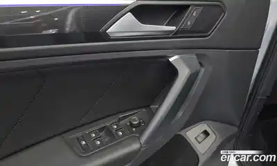 Volkswagen Tiguan 2023 2.0 гидро в Москве № 826092, миниатюра 12