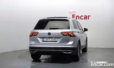 Volkswagen Tiguan 2023 2.0 гидро в Москве № 826092, миниатюра 4