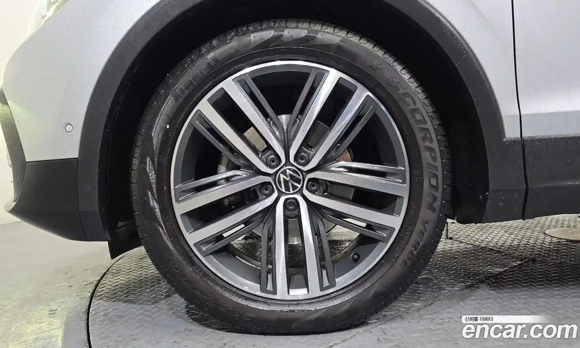 Volkswagen Tiguan 2023 2.0 гидро в Москве № 826092, фото 5