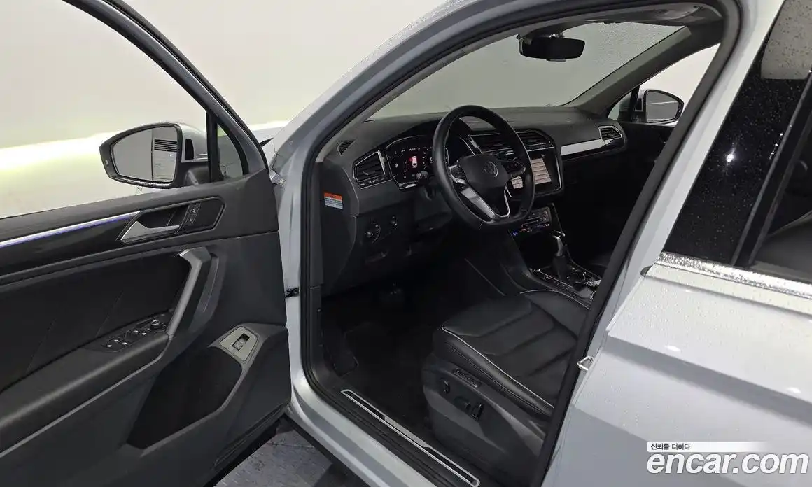 Volkswagen Tiguan 2023 2.0 гидро в Москве № 826092, фото 10