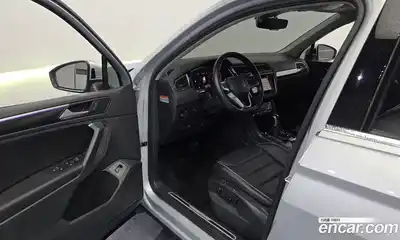 Volkswagen Tiguan 2023 2.0 гидро в Москве № 826092, миниатюра 10