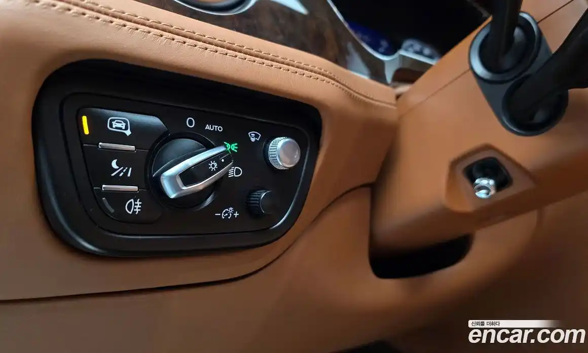 Bentley Bentayga 2017 6.0 гидро в Москве № 864213, фото 14