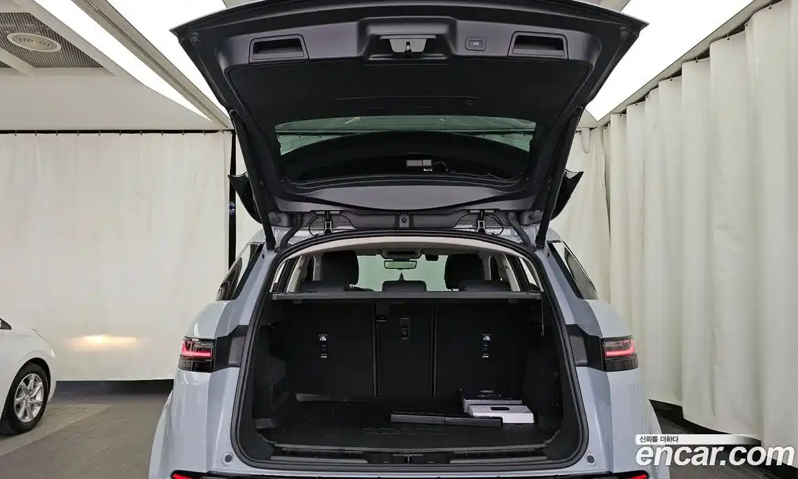 Land Rover Range-Rover Evoque 2024 2.0 гидро в Москве № 1012471, фото 19