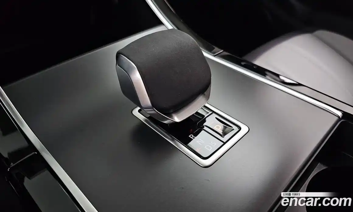 Land Rover Range-Rover Evoque 2024 2.0 гидро в Москве № 1012471, фото 8