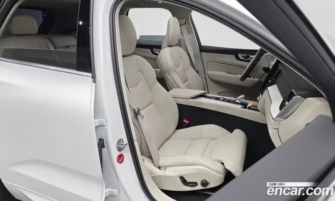 Volvo XC60 2025 2.0 гидро в Москве № 164126, фото 10