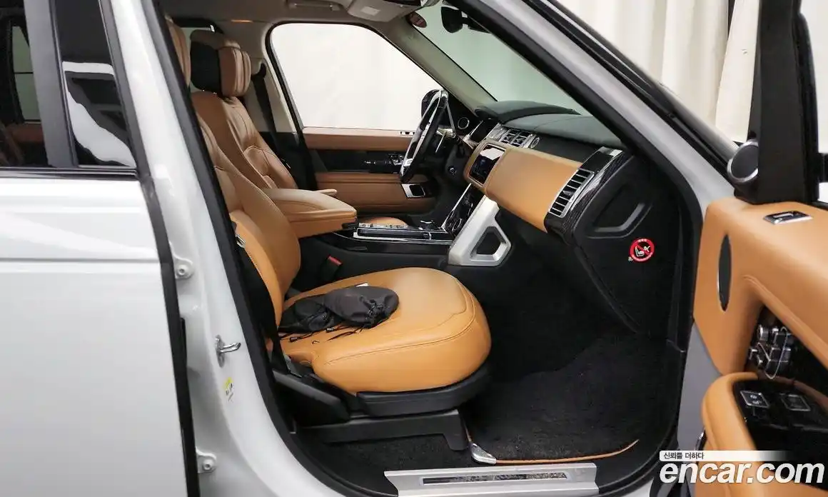 Land Rover Range-Rover 2018 4.4 гидро в Москве № 198207, фото 12