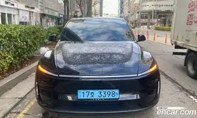 Tesla Model Y, 2025