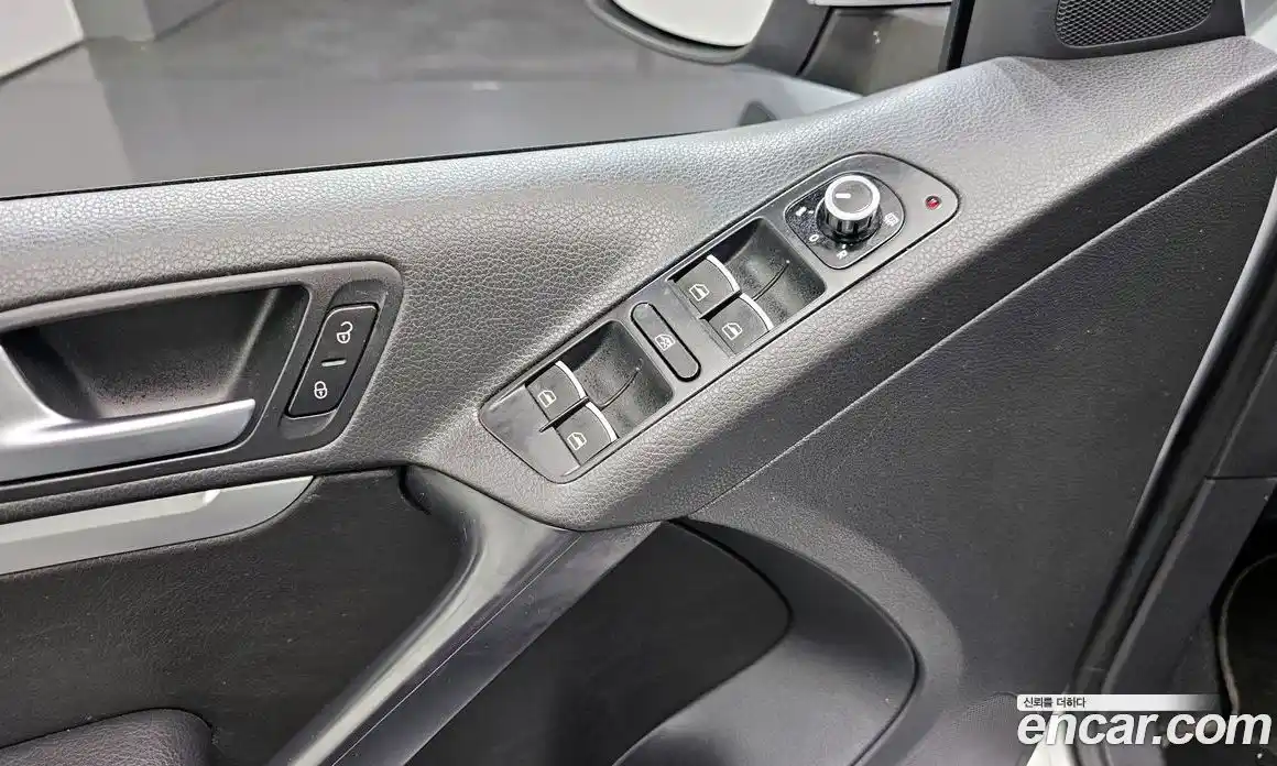 Volkswagen Tiguan 2013 2.0 гидро в Москве № 199231, фото 16