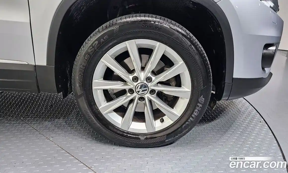 Volkswagen Tiguan 2013 2.0 гидро в Москве № 199231, фото 5