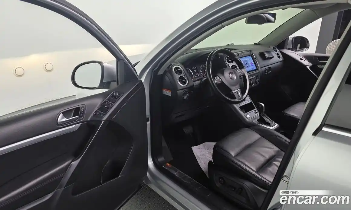 Volkswagen Tiguan 2016 2.0 гидро в Москве № 205039, фото 11