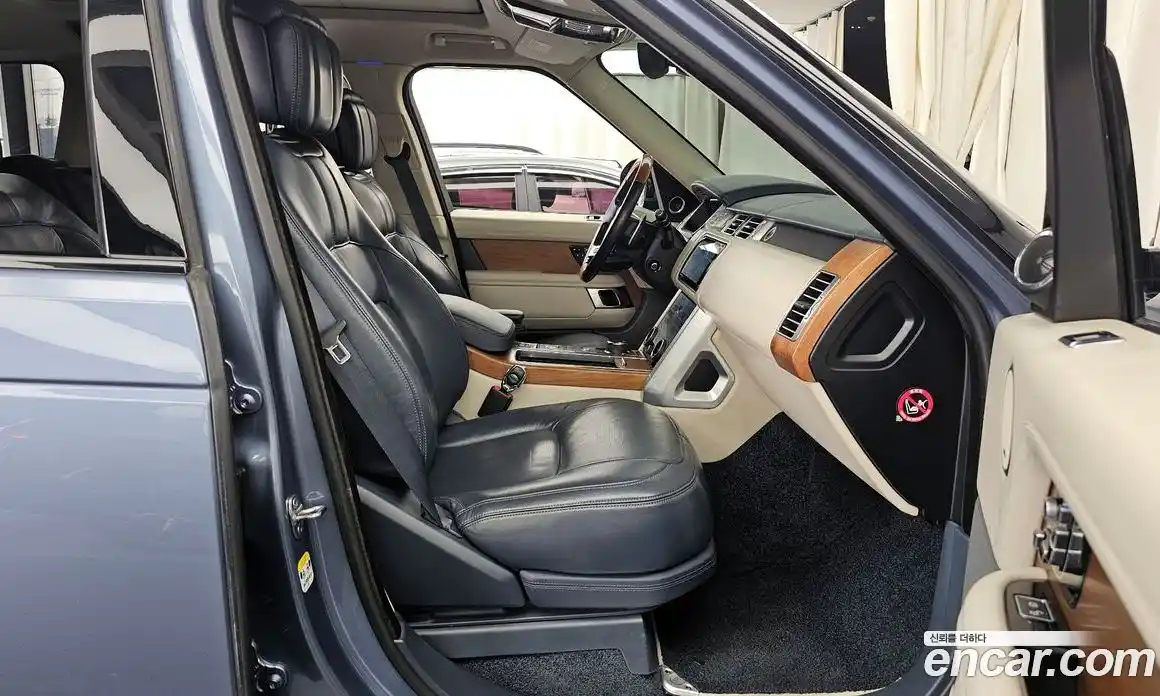 Land Rover Range-Rover 2018 4.4 гидро в Москве № 213740, фото 11