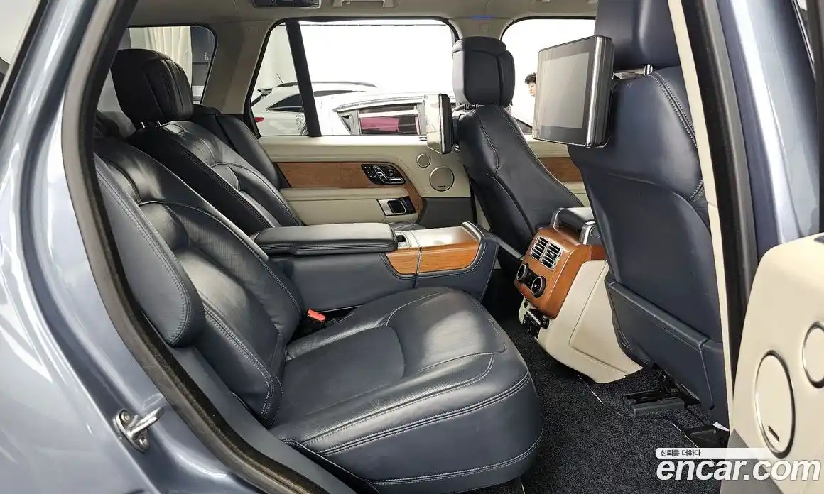 Land Rover Range-Rover 2018 4.4 гидро в Москве № 213740, фото 12
