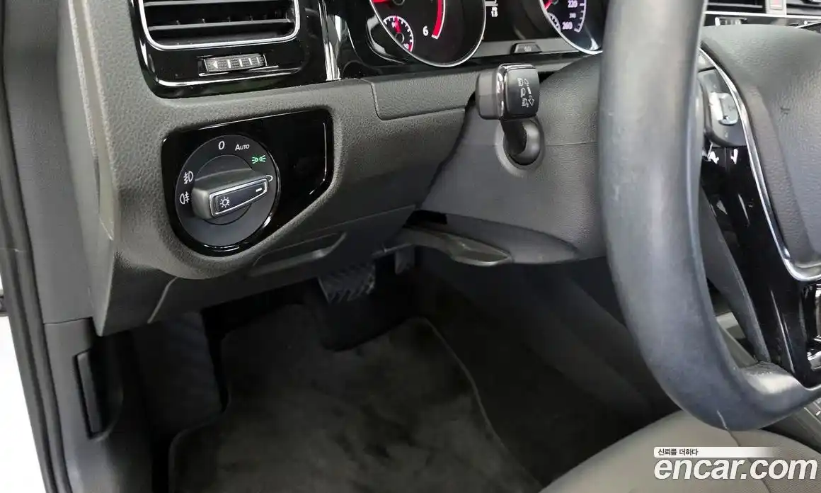 Volkswagen Golf 2013 2.0 гидро в Москве № 215031, фото 18