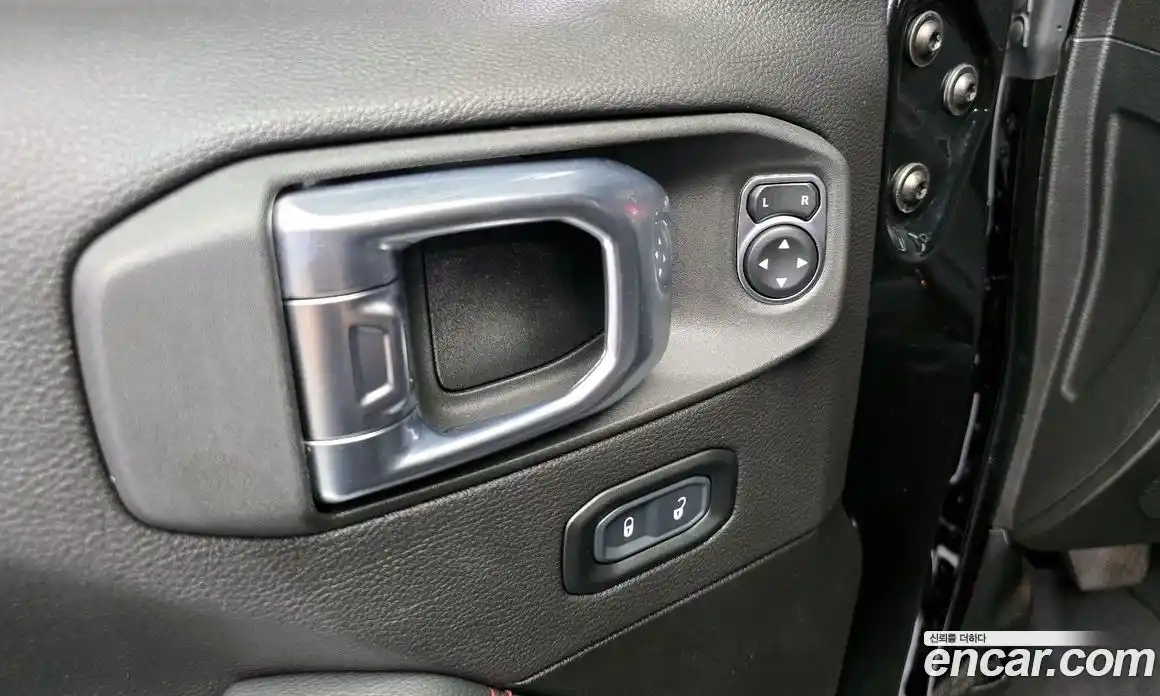 Jeep Wrangler 2023 2.0 гидро в Москве № 215453, фото 17