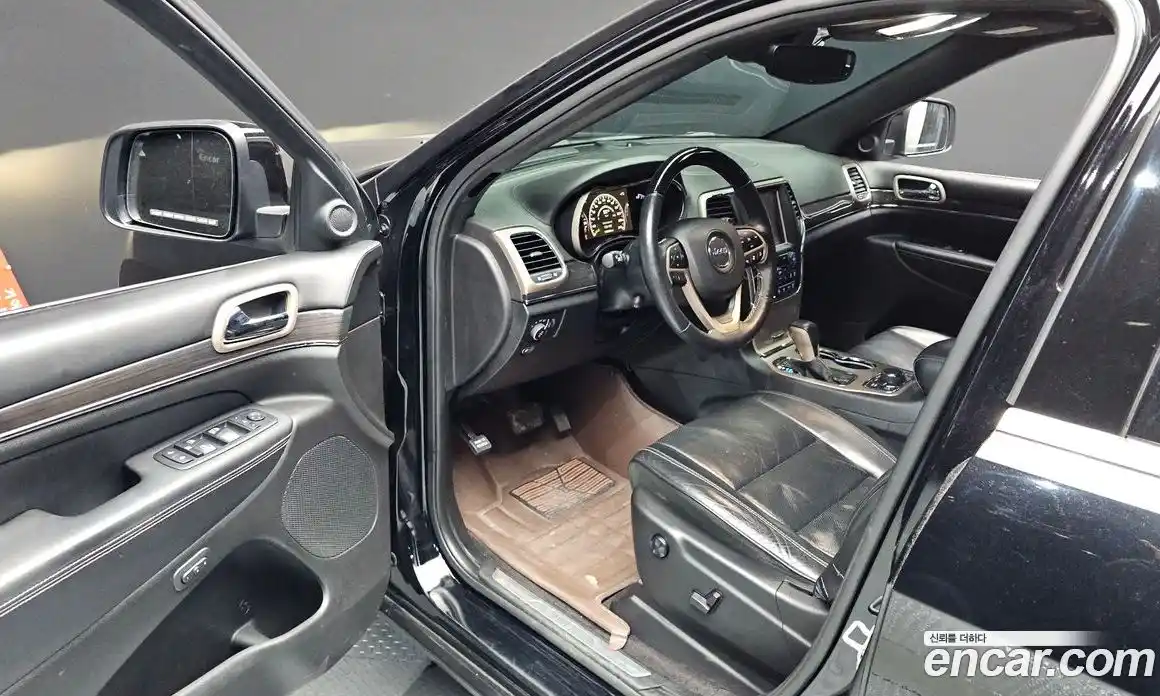 Jeep Cherokee 2017 3.0 гидро в Москве № 232693, фото 10