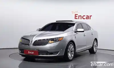 Lincoln MKS, 2012