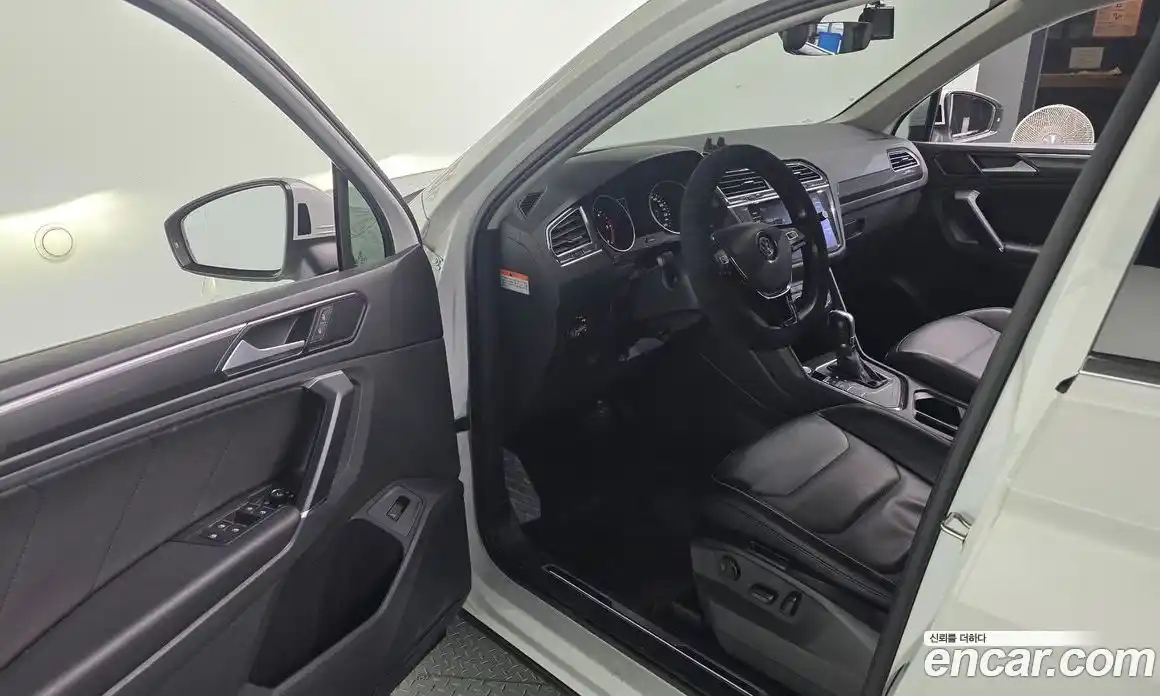 Volkswagen Tiguan 2018 2.0 гидро в Москве № 277429, фото 11