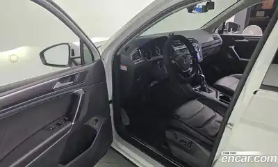 Volkswagen Tiguan 2018 2.0 гидро в Москве № 277429, миниатюра 11
