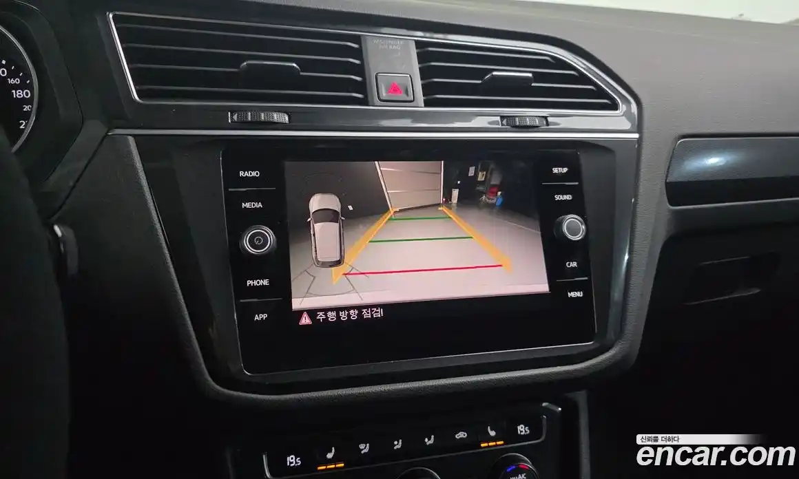 Volkswagen Tiguan 2018 2.0 гидро в Москве № 277429, фото 15