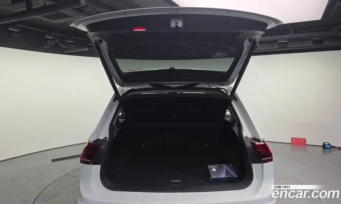 Volkswagen Tiguan 2018 2.0 гидро в Москве № 277429, фото 20