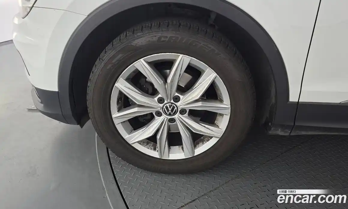 Volkswagen Tiguan 2018 2.0 гидро в Москве № 277429, фото 5