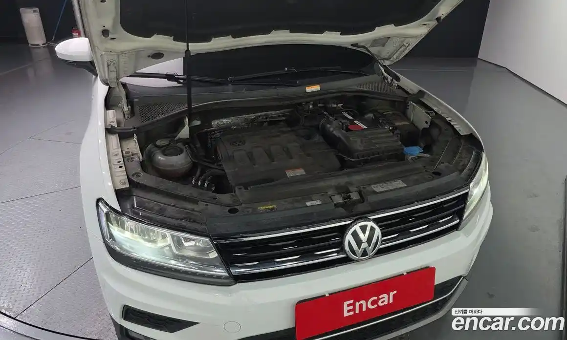 Volkswagen Tiguan 2018 2.0 гидро в Москве № 277429, фото 6