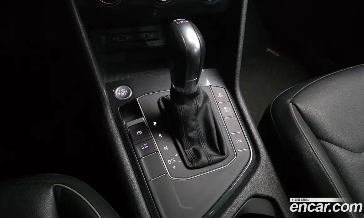 Volkswagen Tiguan 2018 2.0 гидро в Москве № 277429, фото 9