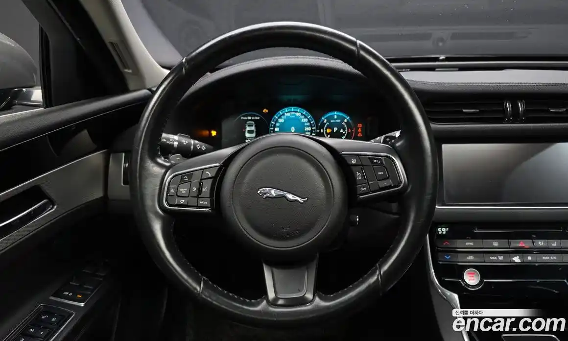 Jaguar XF 2017 2.0 гидро в Москве № 283822, фото 13