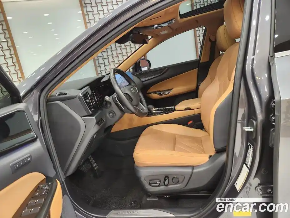 Lexus NX 2022 2.5 вариатор в Москве № 382403, фото 9