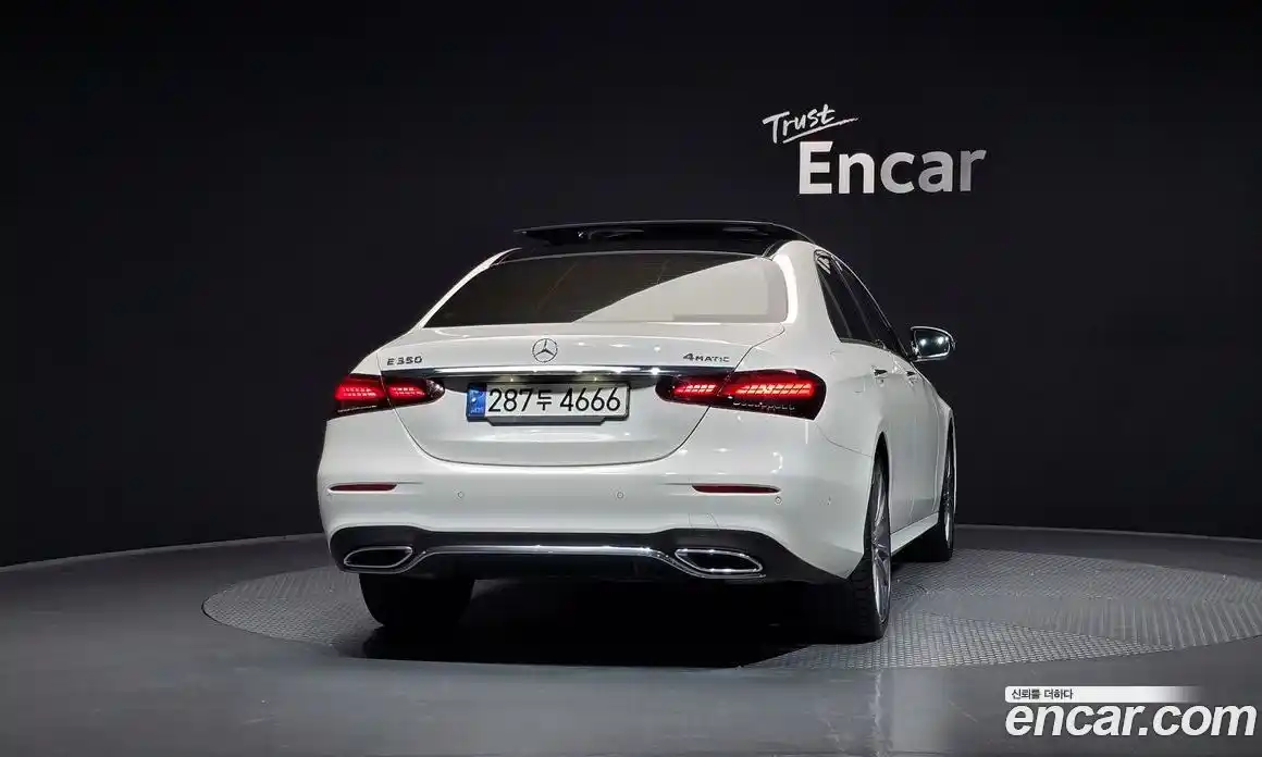 Mercedes-Benz E-Class 2022 2.0 гидро, фото 4