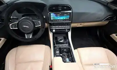 Jaguar XE 2018 2.0 гидро в Москве № 757713, миниатюра 7