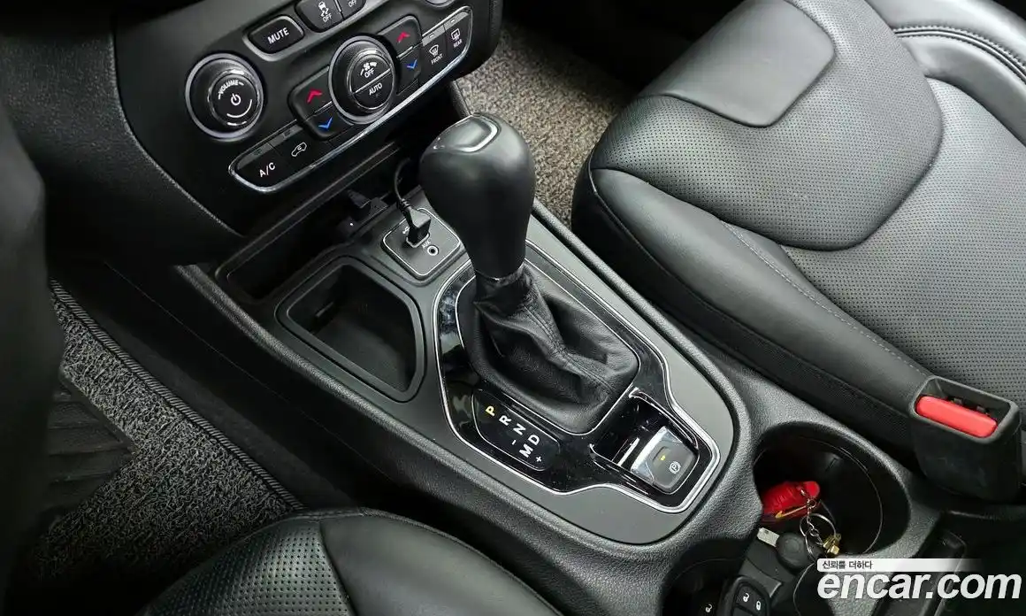 Jeep Cherokee 2020 2.4 гидро в Москве № 826639, фото 9