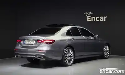 Mercedes-Benz E-Class 2022 2.0 гидро, миниатюра 2