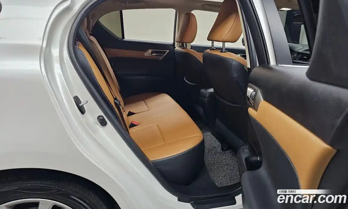 Lexus CT200h 2016 1.8 гидро в Москве № 975917, фото 12