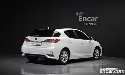 Lexus CT200h 2016 1.8 гидро в Москве № 975917, миниатюра 2