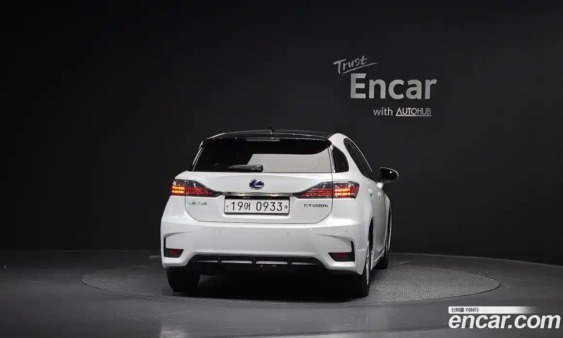Lexus CT200h 2016 1.8 гидро в Москве № 975917, фото 4