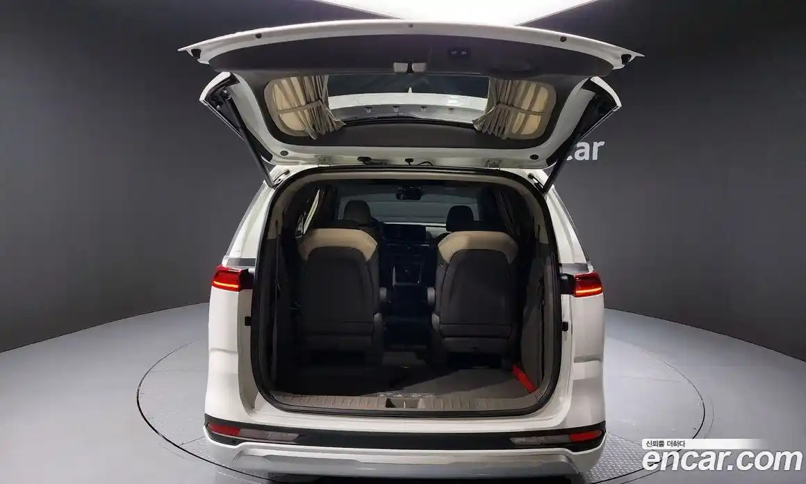 Kia Canival 2022 3.5 Автомат в Москве № 1002686, фото 20