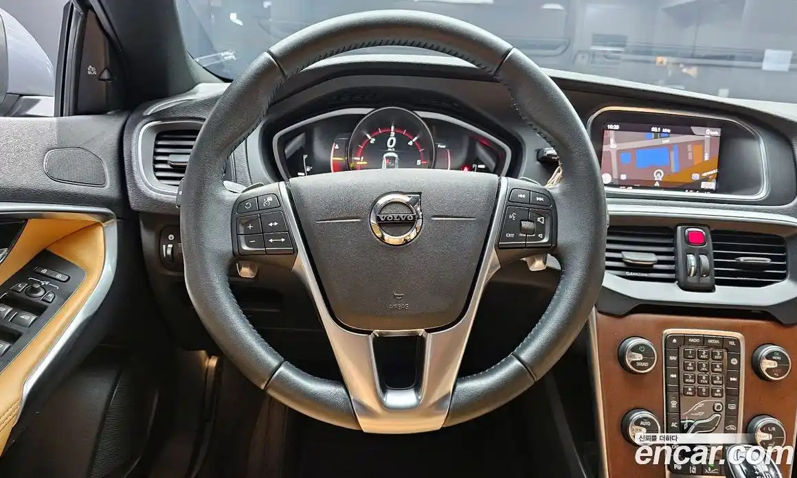 Volvo V40 2018 2.0 гидро в Москве № 1008700, фото 13