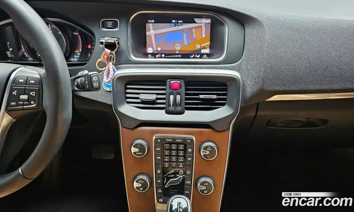 Volvo V40 2018 2.0 гидро в Москве № 1008700, фото 14